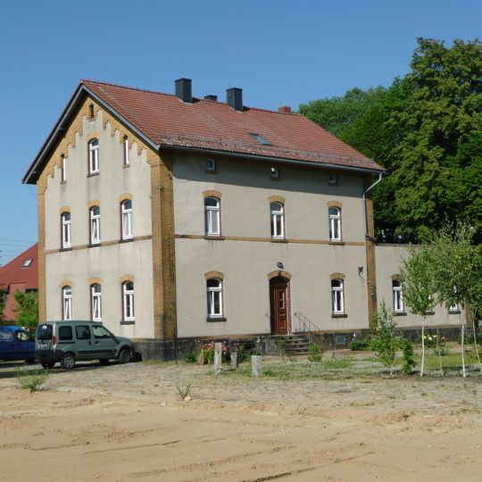Empfangsgebäude des Bahnhofs Burkau , heute Wohnhaus Straße der Jugend 7