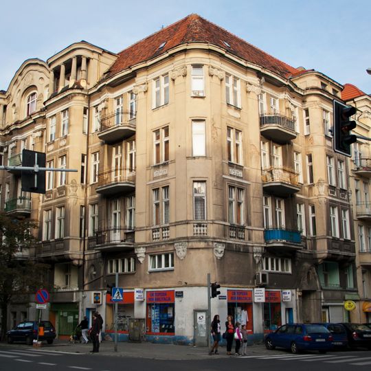 Niegolewskich 16 / Matejki 39