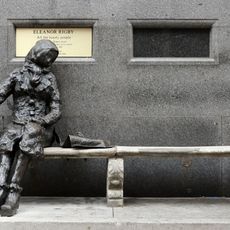 Eleanor Rigby statue