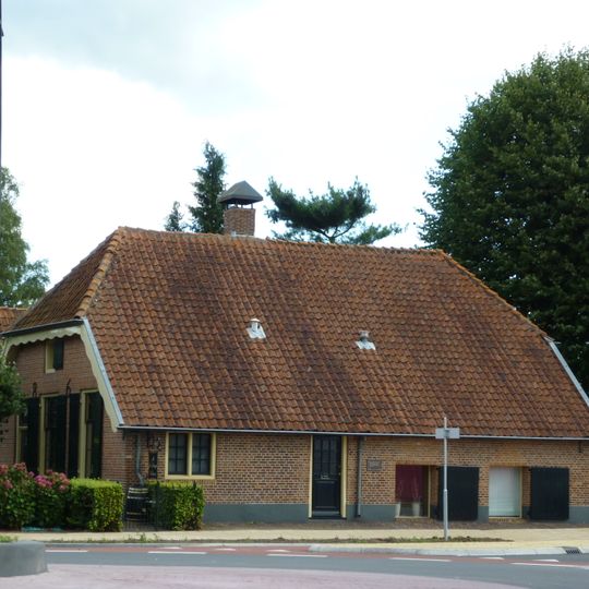 Boerderij met jaartalankers in de voorgevel