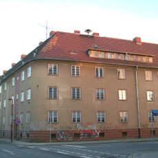 Wohnhaus, bildet mit Heinrich-Heine-Straße 7, 9, 9a (Obj. 08975532) eine Wohnhauszeile Gerhart-Hauptmann-Straße 9 (Bahnhofsvorstadt)