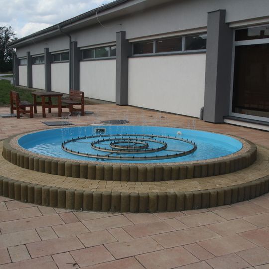 Fontána u Centra potravin v Jaroměřicích nad Rokytnou