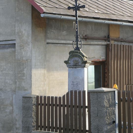 Cross in Pihel near the house 48
