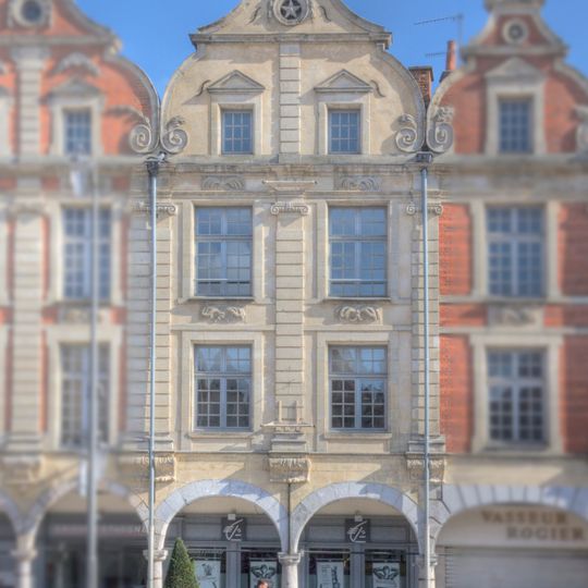 Immeuble, 25 place des Héros