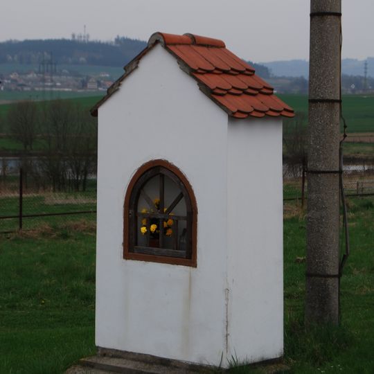 Kaplička v Kňovicích, směr Sedlčany