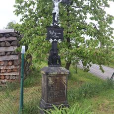 Kříž v Kdousově na západním okraji vesnice