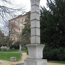 Pomník padlým v první světové válce v zámeckém parku v Benátkách nad Jizerou