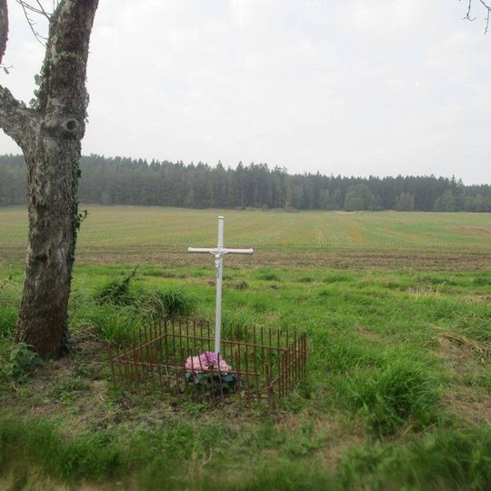 Kříž severně od Zadních Ptákovic