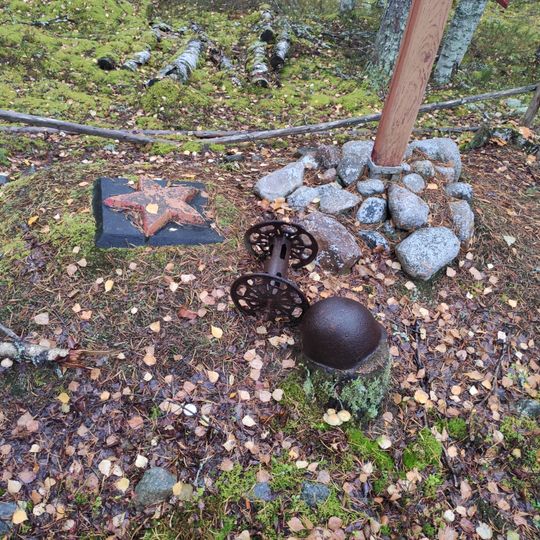 Братская могила советских воинов