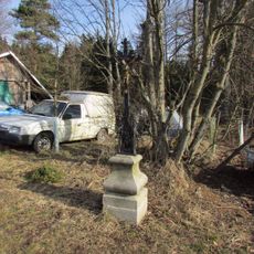 Kříž u samoty čp.23 východně od Pelce