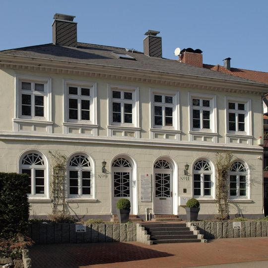 Bahnhofstraße 9–11