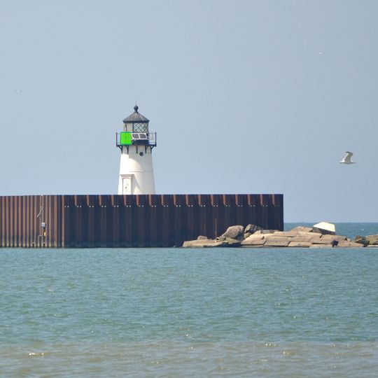 Cleveland East Pierhead Light