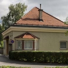 Sanatorium, Portiershaus und Einfriedungsmauer