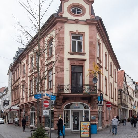 Wohn- und Geschäftshaus