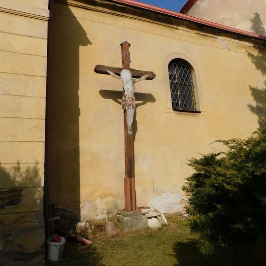 Kříž u kostela v Jažlovicích