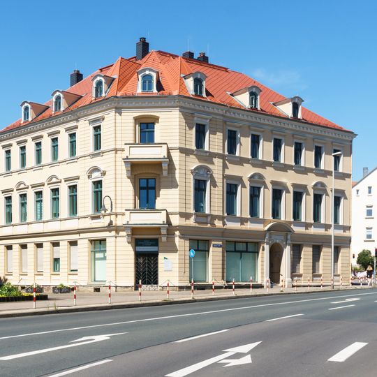 Mietshaus in offener Bebauung und in Ecklage Leipziger Straße 1