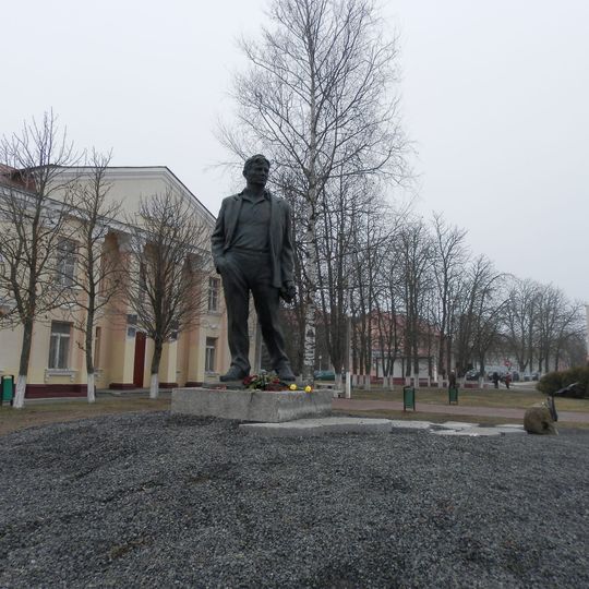 Памятник Максиму Танку