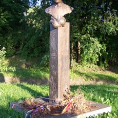 Pomník Antonína Švehly v parku v Švehlově ulici v Hostivaři