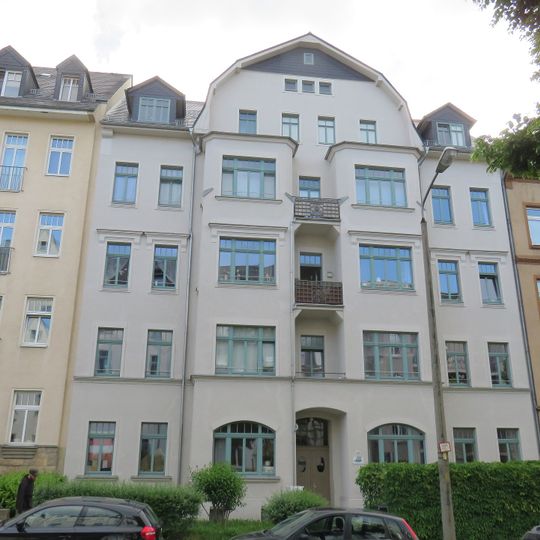 Mietshaus in geschlossener Bebauung mit Vorgarten Barbarossastraße 59