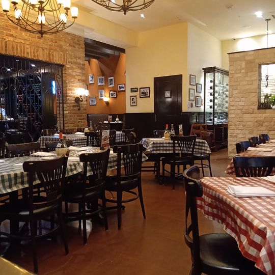 Italianni's Vía Vallejo
