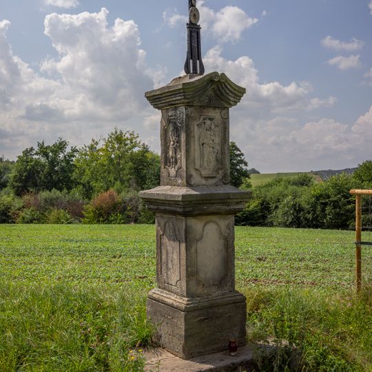 Kříž západně od Vesce u Sobotky