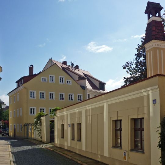 Wohnhaus in nach links geschlossener Bebauung Große Wallstraße 2