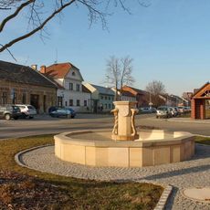 Kašna ve Slatinicích naproti lázním