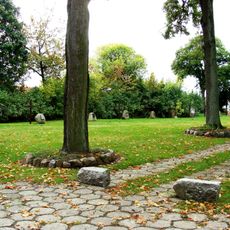 Cmentarz kościelny (zadrzewiony teren przykościelny)