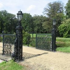 Huis Doorn: toegangshek kasteeleiland