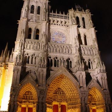 Historical buildings in France: castles, cathedrals, Roman architecture