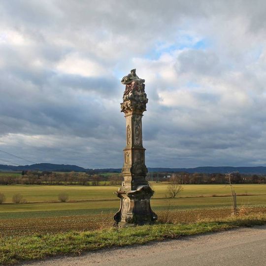 Sloup Nejsvětější Trojice u Žichlínku vedle silnice