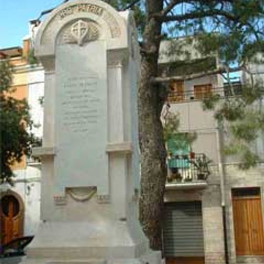 Monumento ai caduti a Pezze di Greco