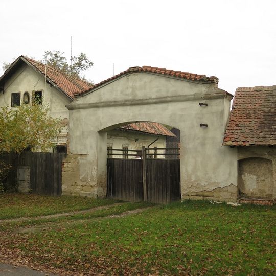 Brána s brankou usedlosti čp. 34