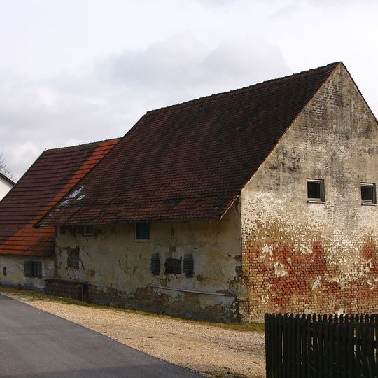 Wohnstallhaus eines Dreiseithofs mit Stadel