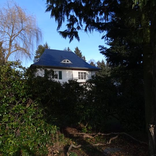 Villa mit Garten Max-Planck-Straße 44