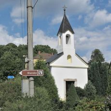 Kaple na návsi v Mírkově