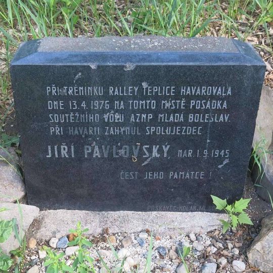 Pomník  Jiřího Pavlovského u silnice z Milešova do Lukova