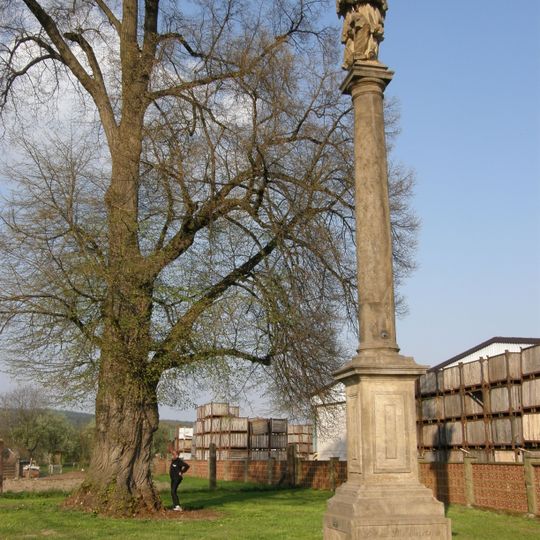 Sloup se sochou svatého Jana Nepomuckého