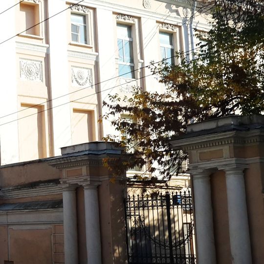 Новая Басманная улица 26, Ограда и ворота