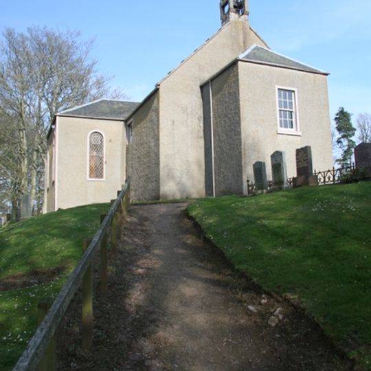 Airlie Parish Church, Churchyard