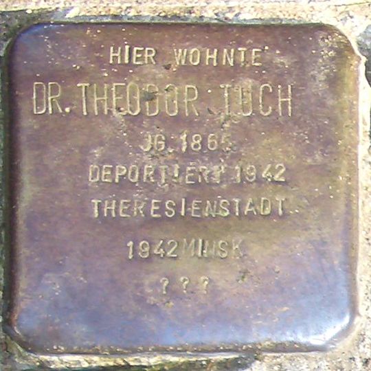 Stolperstein en memoria de Theodor Tuch