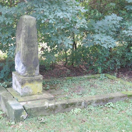 Pomník v místě pohřbu pruských vojáků v parku Josefa Hory v Roudnici nad Labem