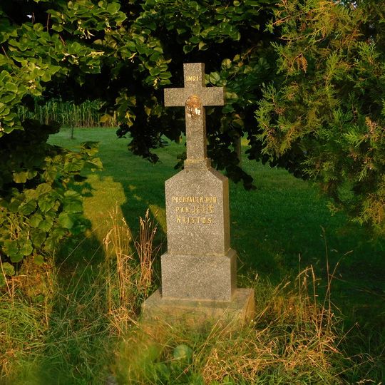 Kříž u silnice jihovýchodně od Němčan