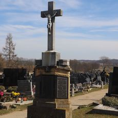 Hřbitovní kříž na hřbitově v Mohelně