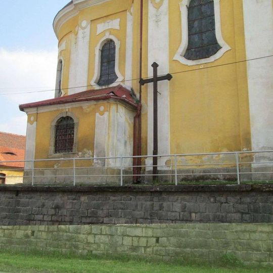 Kříž u kostela v Kozolupech