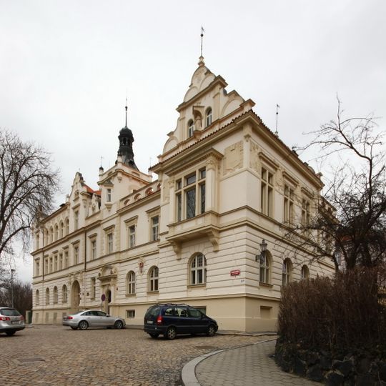 Radnice a škola v Bubenči