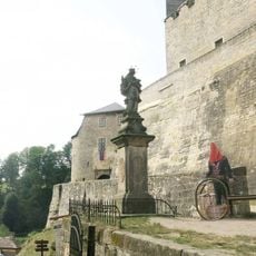 Socha svatého Jana Nepomuckého u hradu Kost