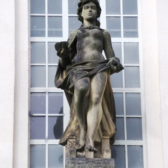 Socha alegorie Vltavy na průčelí Podolské vodárny