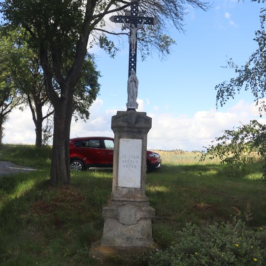 Kříž u silnice západně od Zahrádky