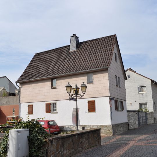 Zweistöckiges Fachwerkhaus